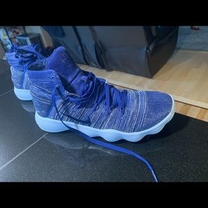 Nike Men’s tennis shoes